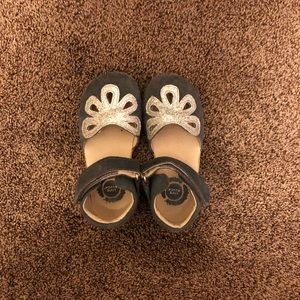 Livie and Luca Petals Size 10